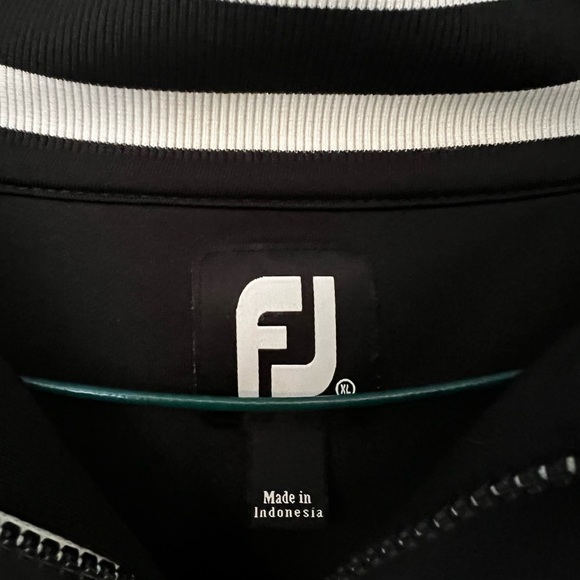 Worn black footjoy golf jacket. Size XL, great condition, good for early fall. - Picture 2 of 5